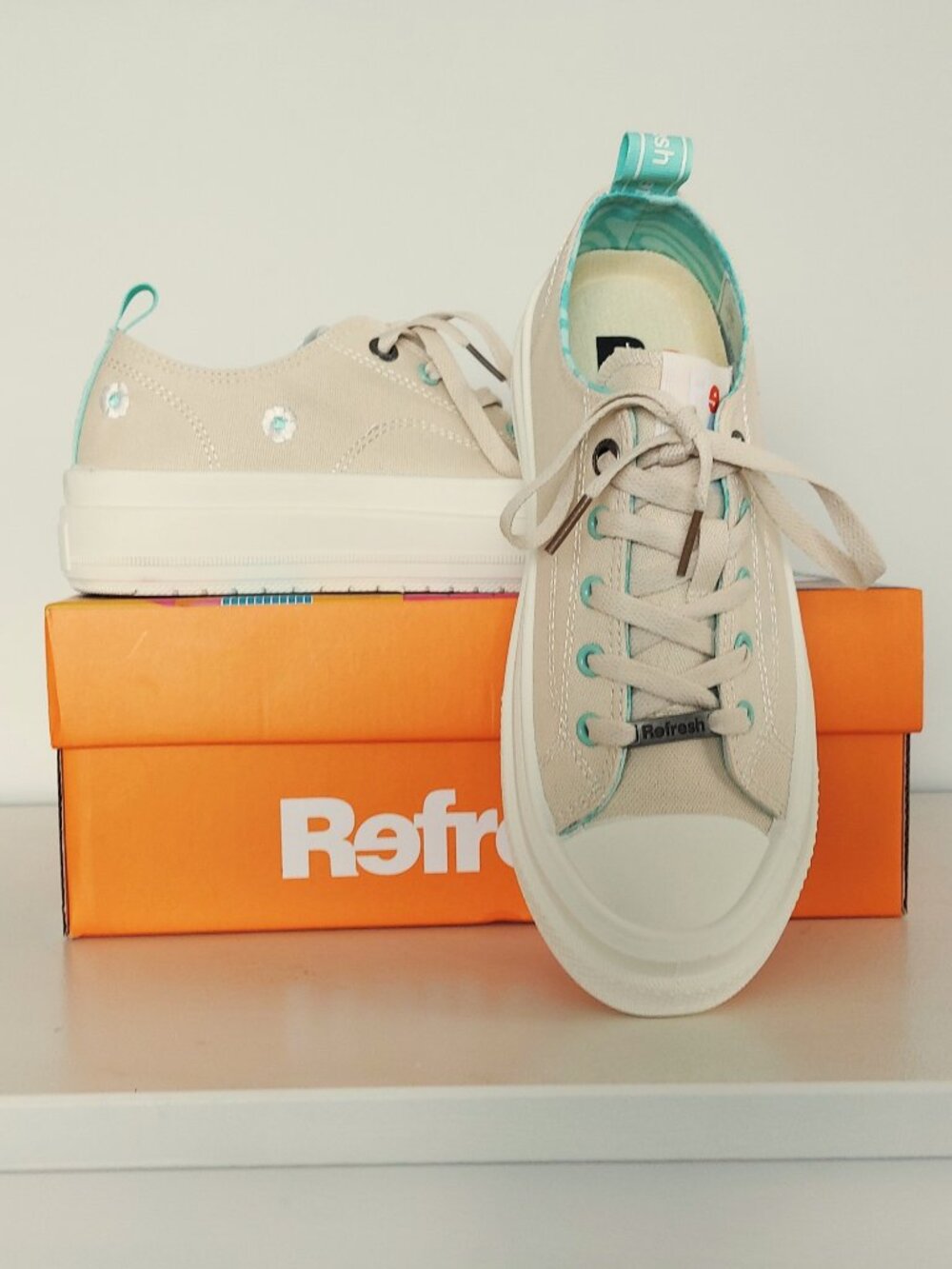 Refresh Z. Lona Lace Up Canvas Sneakers in Beige & Agua - Size 39 (US 8.5) NWT